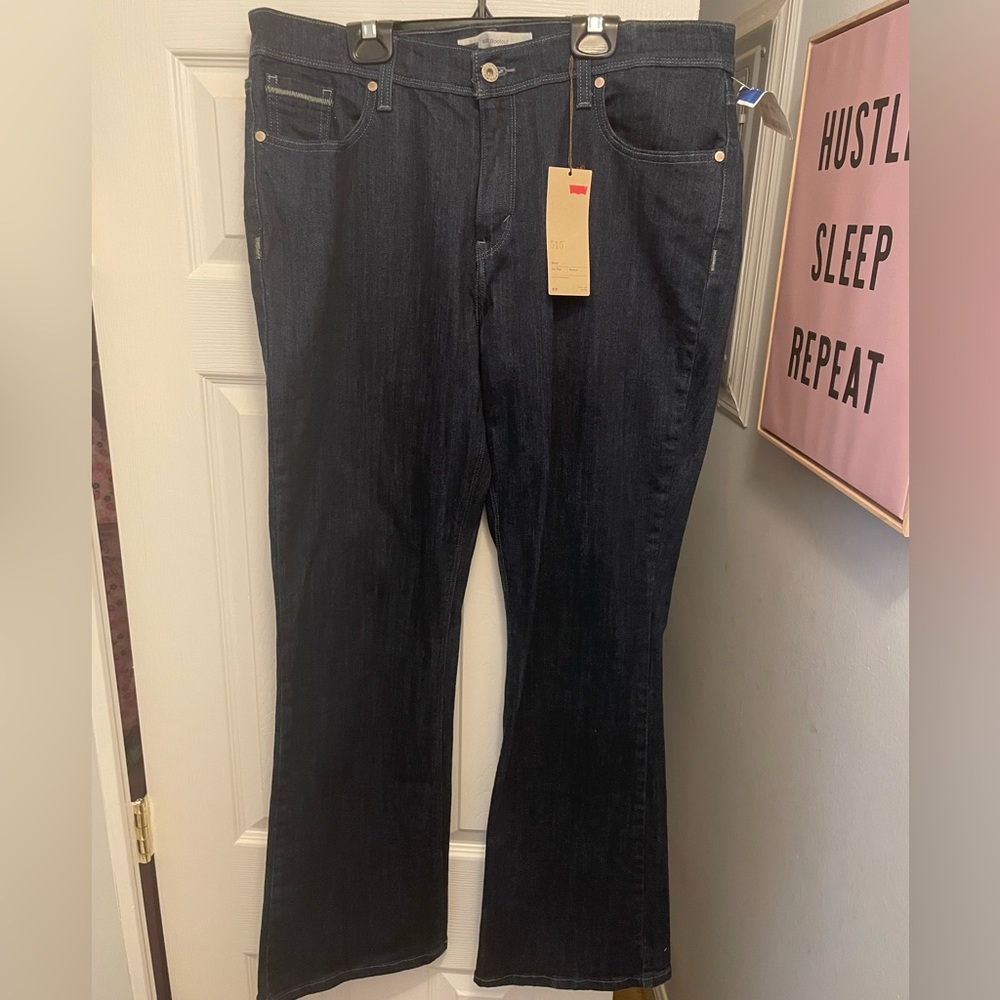 Dark blue Levi’s jeans